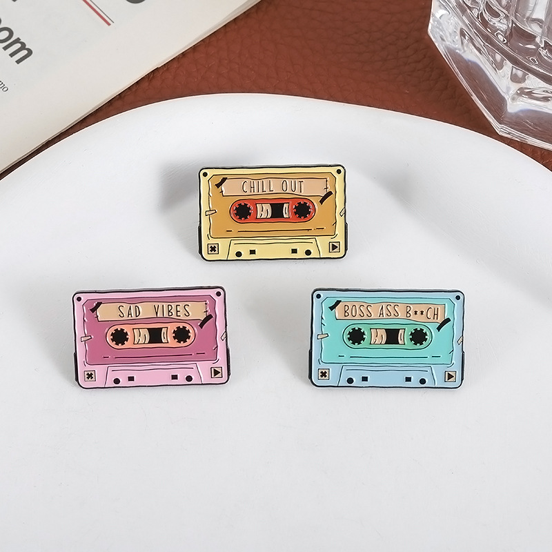 Vintage Music Tape Enamel Broo - مراجعة Vintage Vibes Fashion وسعره