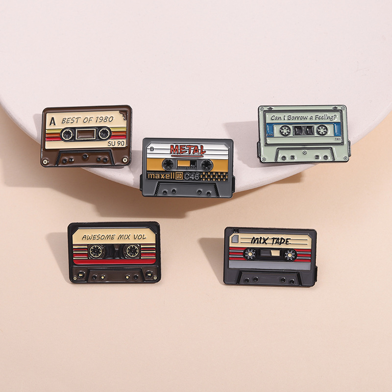 Vintage Music Tape Enamel Broo - مراجعة Vintage Vibes Fashion وسعره