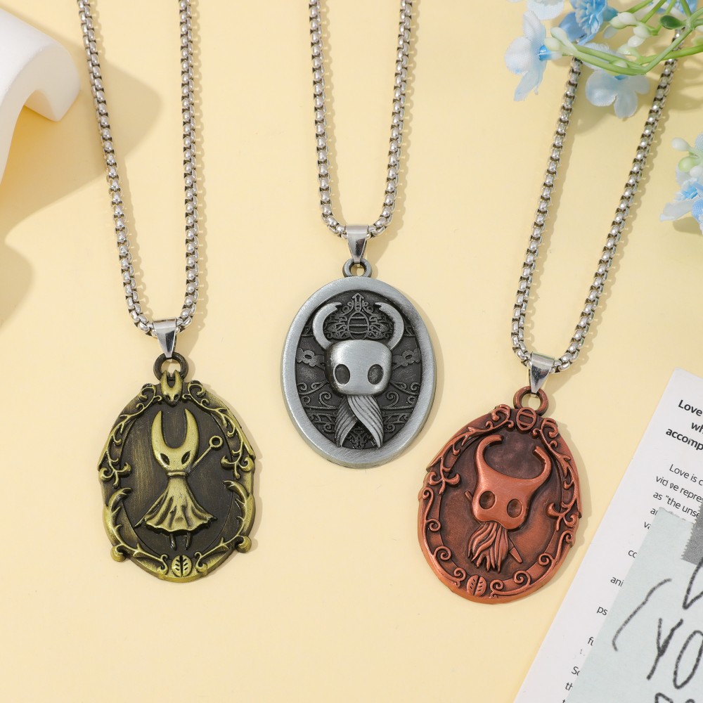 Game amulet pendant necklace,  - مراجعة Vintage Fashion Game وسعره