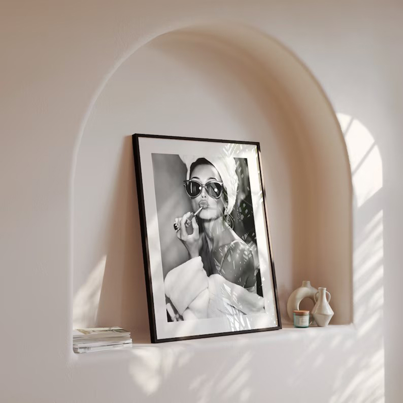 Audrey Hepburn Lipstick Canvas - مراجعة Vintage Fashion Sketches وسعره