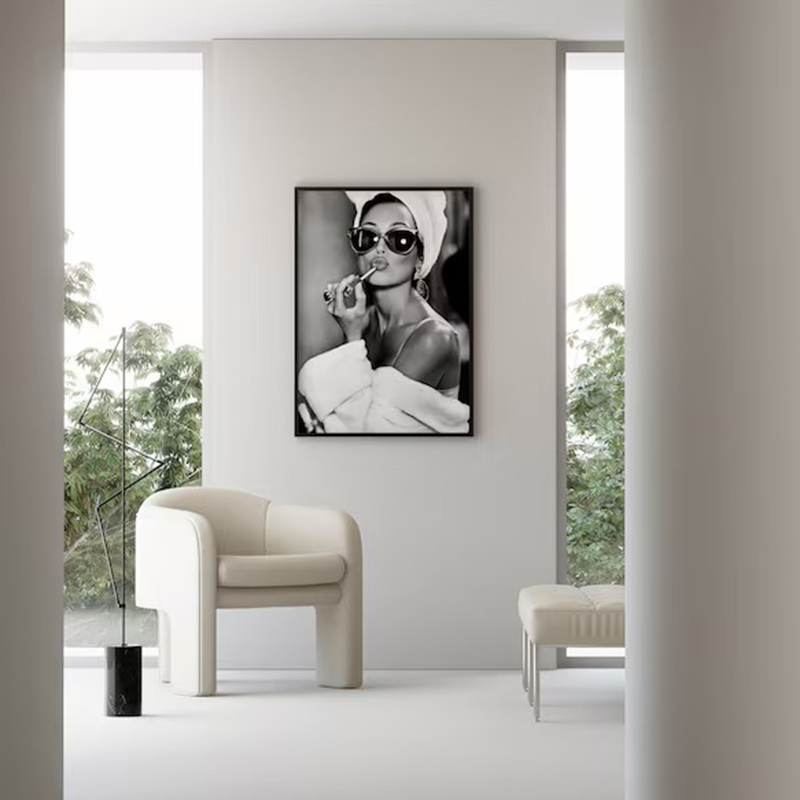 Audrey Hepburn Lipstick Canvas - مراجعة Vintage Fashion Sketches وسعره